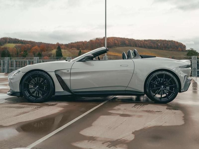 Gebraucht Aston Martin V12 Vantage 700 PS (514 kW) 2024 Apex gray Cabrio