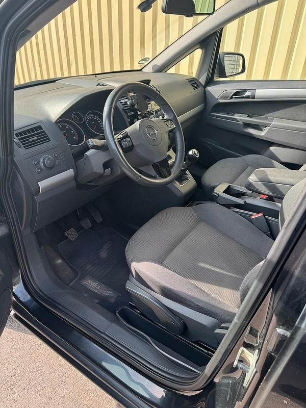 Gebraucht Opel Zafira 125 PS (91 kW) 2012 Schwarz Van / Kleinbus