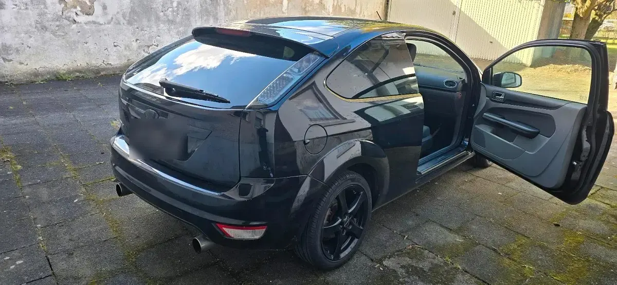 Second-hand Ford Focus 100 CP (73 kW) 2010 Negru Coupe