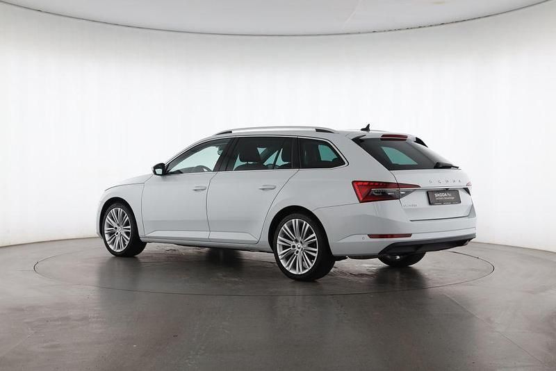 Gebraucht Skoda Superb Style 200 PS (147 kW) 2023 Moon weiss Kombi
