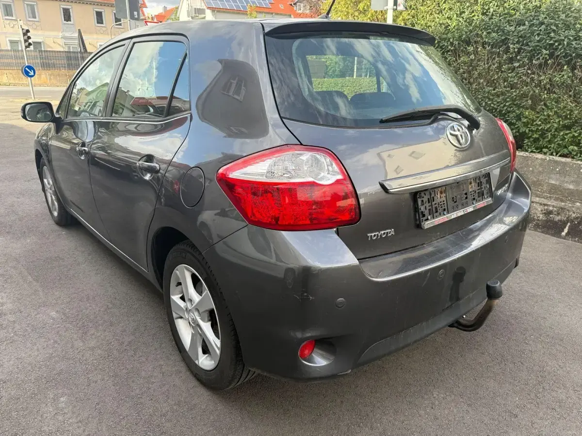 Gebraucht Toyota Auris Travel 90 PS (66 kW) 2012 Grau Limousine