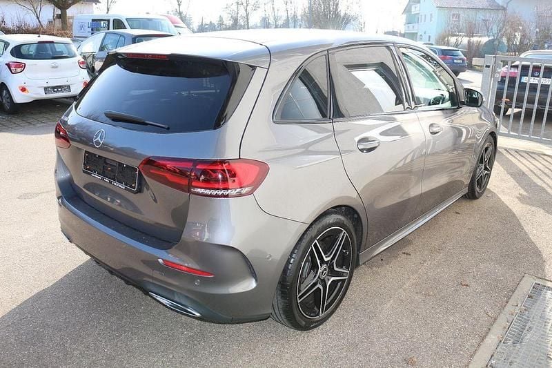 Gebraucht Mercedes B200 AMG line 163 PS (119 kW) 2019 Grau Kleinwagen
