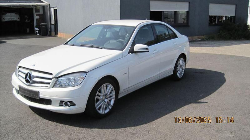 Weiß Gebraucht 2008 Mercedes C200 Avantgarde Limousine | 9.900 € (Fairer Preis) - Bild 1/4