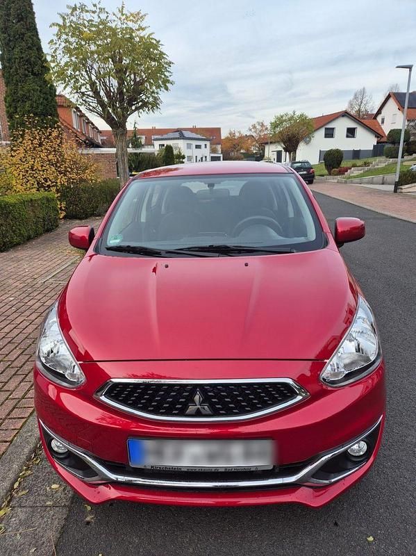 Rot Gebraucht 2020 Mitsubishi Space Star Diamant Edition Kleinwagen | 8.900 € (Fairer Preis) - Bild 1/4