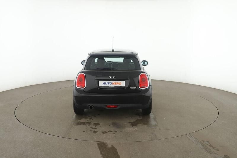 Second-hand Mini Cooper 136 CP (100 kW) 2017 Negru Hatchback