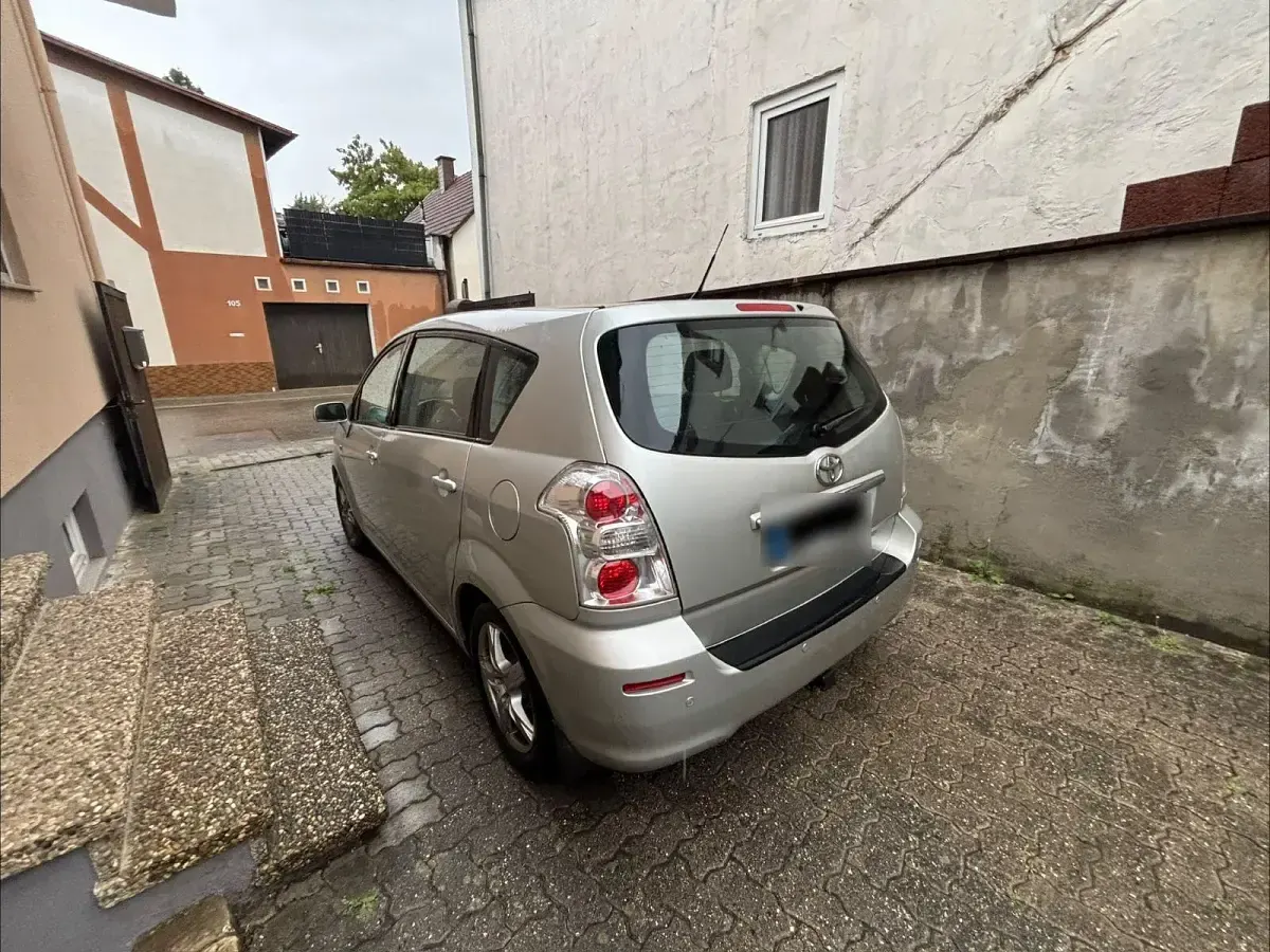 Gebraucht Toyota Corolla Verso 136 PS (100 kW) 2009 Silber Van / Kleinbus