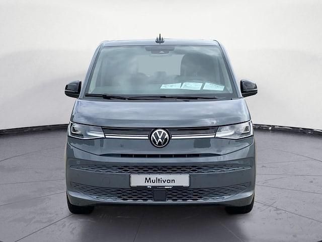 Gebraucht VW Multivan Life 150 PS (110 kW) 2025 Pure grey Van