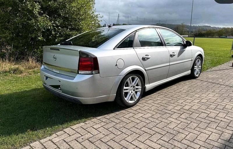 Grau Gebraucht 2002 Opel Vectra GTS Limousine | 1.500 € (Fairer Preis) - Bild 1/4