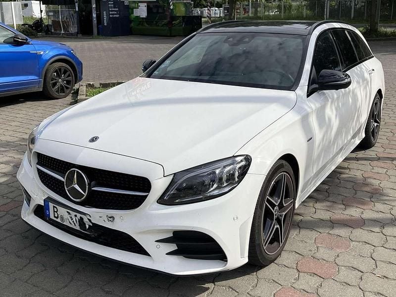 Weiß Gebraucht 2020 Mercedes C220 AMG line Kombi | 27.500 € (Guter Preis) - Bild 1/2