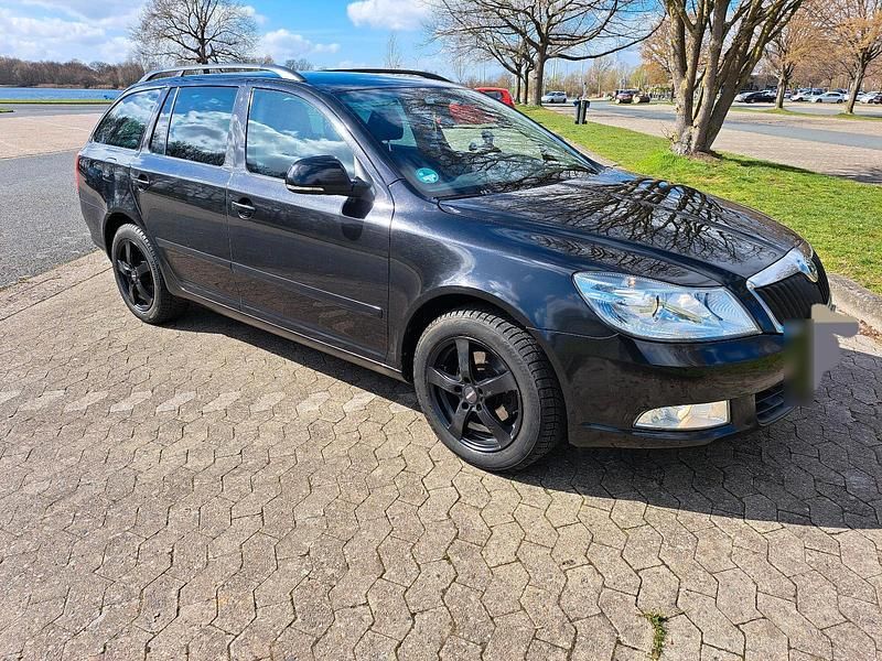 Gebraucht Skoda Octavia 105 PS (77 kW) 2011 Schwarz Kombi