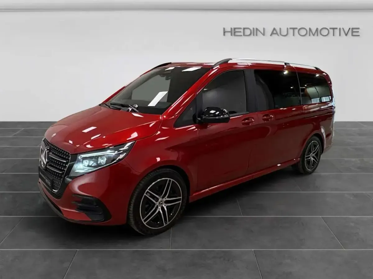 Gebraucht Mercedes V220 Style 163 PS (119 kW) 2025 Rot Van / Kleinbus