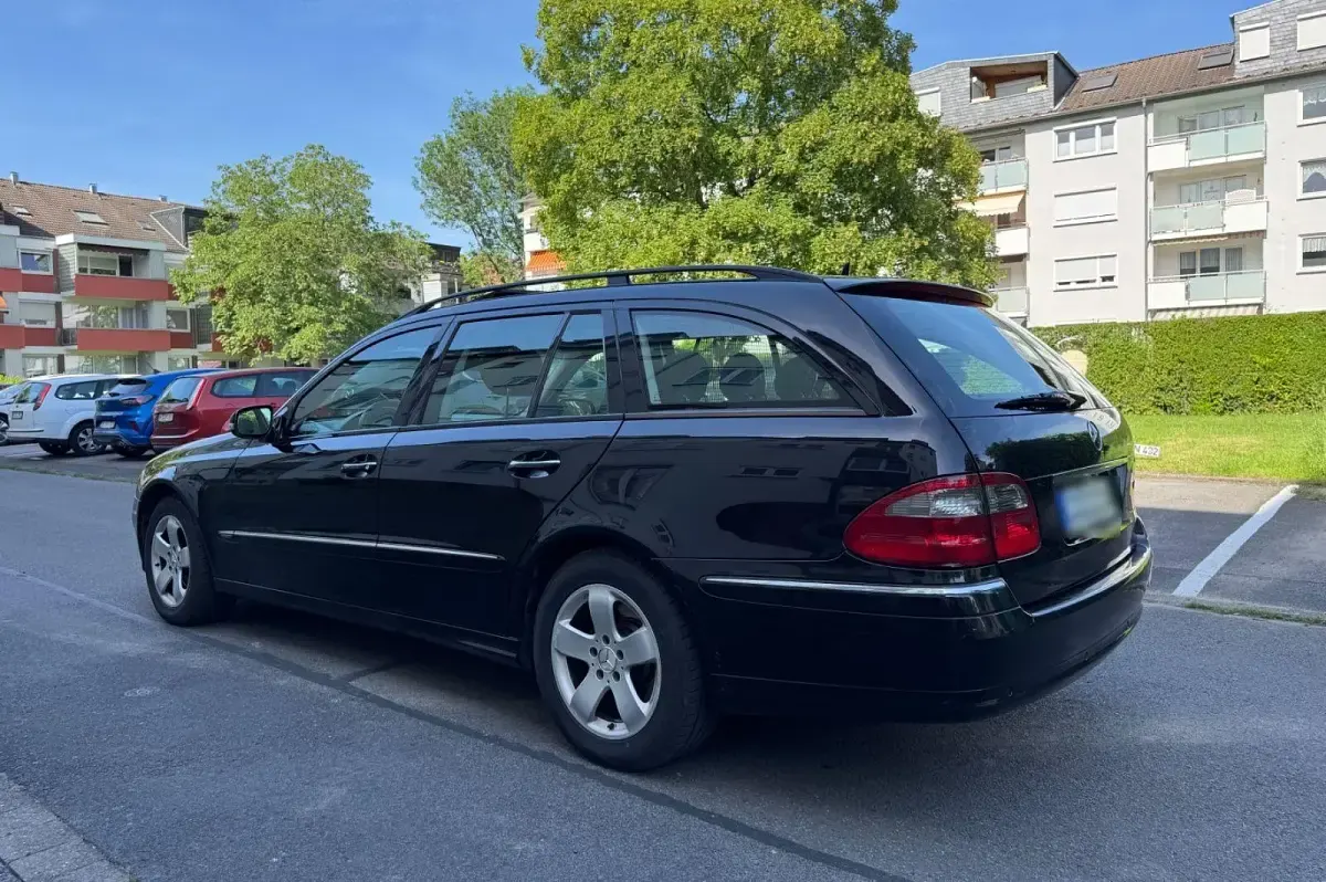 Gebraucht Mercedes E200 Elegance 136 PS (100 kW) 2009 Schwarz Kombi