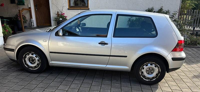 Silber Gebraucht 2001 VW Golf IV Kleinwagen | 2.500 € (Teuer) - Bild 1/4