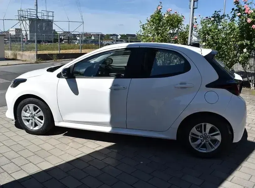 Neu Mazda 2 Center-Line 116 PS (85 kW) 2025 Weiß Limousine