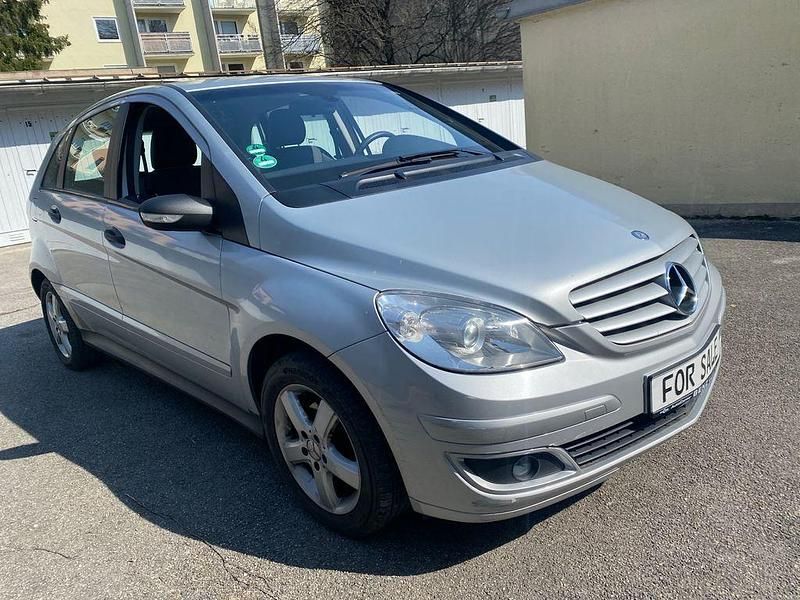 Gebraucht Mercedes B150 95 PS (69 kW) 2005 Silber Van / Kleinbus