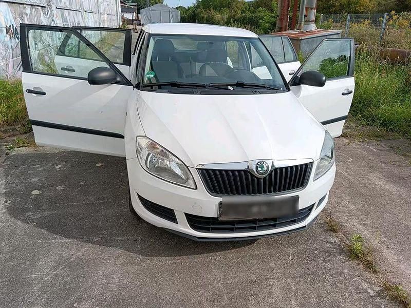 Weiß Gebraucht 2010 Skoda Fabia Kombi | 2.599 € (Fairer Preis) - Bild 1/4