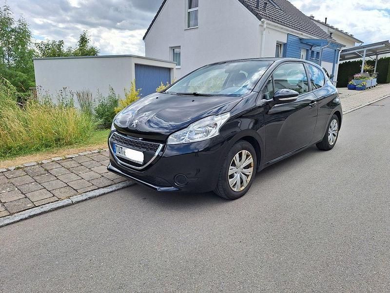 Schwarz Gebraucht 2012 Peugeot 208 Active Kleinwagen | 2.400 € (Superpreis) - Bild 1/4