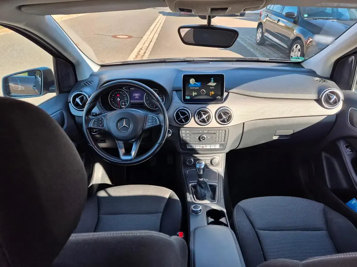 Gebraucht Mercedes B180 122 PS (89 kW) 2015 Grau Kleinwagen