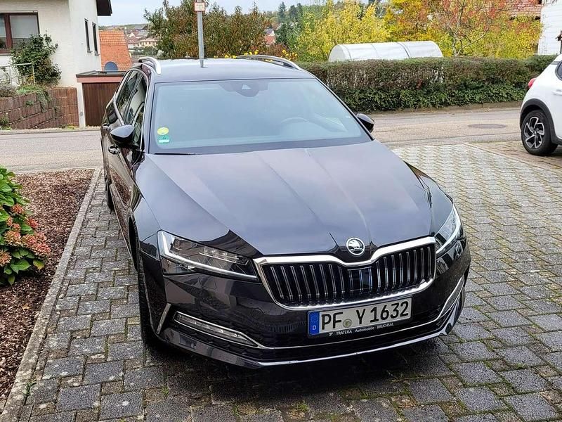 Schwarz Gebraucht 2020 Skoda Superb Kombi | 29.500 € (Teuer) - Bild 1/4
