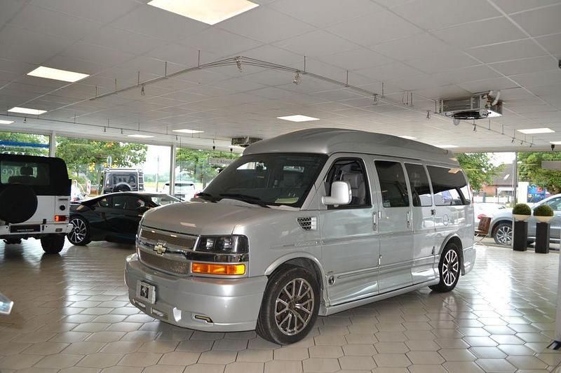 Silber Gebraucht 2014 GMC Savana Van / Kleinbus | 58.900 € - Bild 1/4