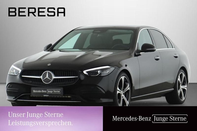 Schwarzlack obsidianschwarz Gebraucht 2022 Mercedes C200 Avantgarde Limousine | 34.480 € (Fairer Preis) - Bild 1/3