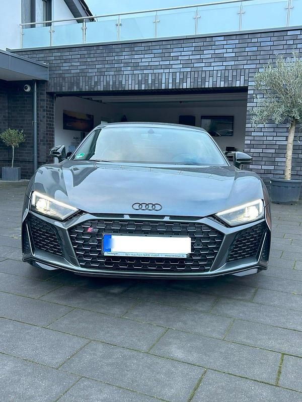 Grau Gebraucht 2019 Audi R8 Coupé Ambiente Coupé | 139.000 € (Fairer Preis) - Bild 1/4