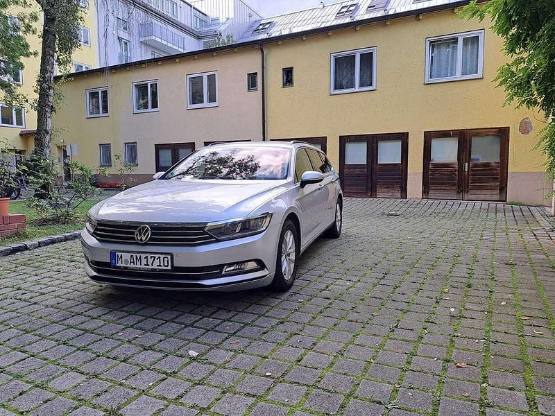 Grau Gebraucht 2019 VW Passat Comfortline Kombi | 15.650 € (Fairer Preis) - Bild 1/4