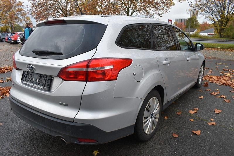 Gebraucht Ford Focus Business Edition 150 PS (110 kW) 2015 Silber Kombi