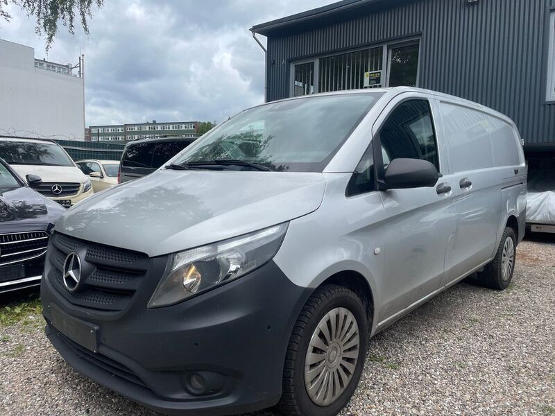 Silber Gebraucht 2015 Mercedes Vito Van / Kleinbus | 5.990 € - Bild 1/4