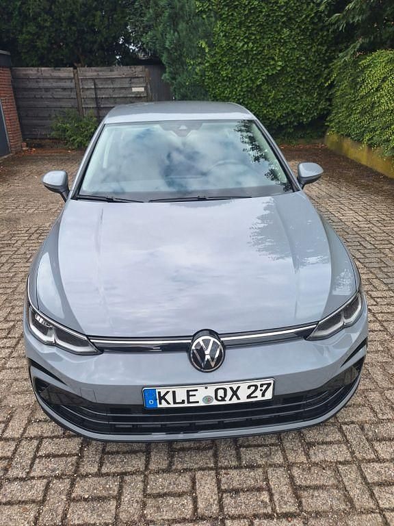 Grau Gebraucht 2022 VW Golf VIII Move Limousine | 21.600 € (Guter Preis) - Bild 1/4