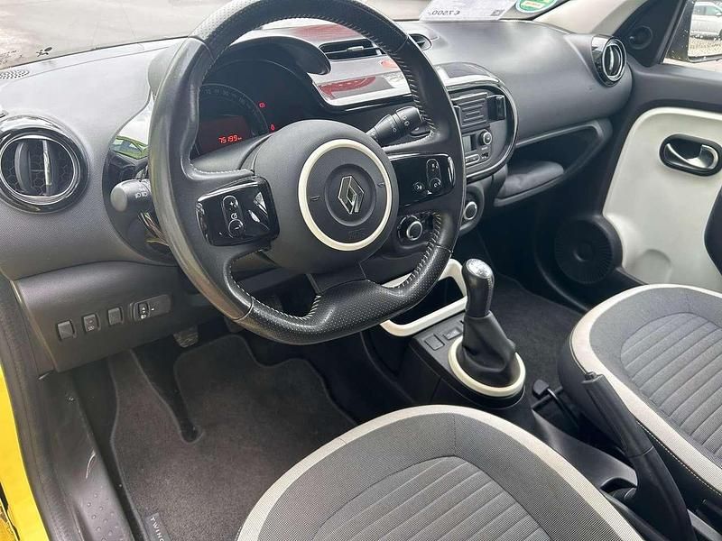 Używany Renault Twingo Liberty 71 KM (52 kW) 2016 Żółty Hatchback