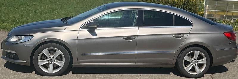 Second-hand VW Passat Basis 140 CP (102 kW) 2011 Maro Berlinǎ