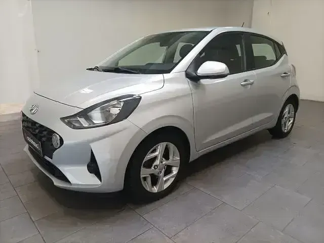 Gebraucht Hyundai i10 Trend 67 PS (49 kW) 2023 Silber Kleinwagen