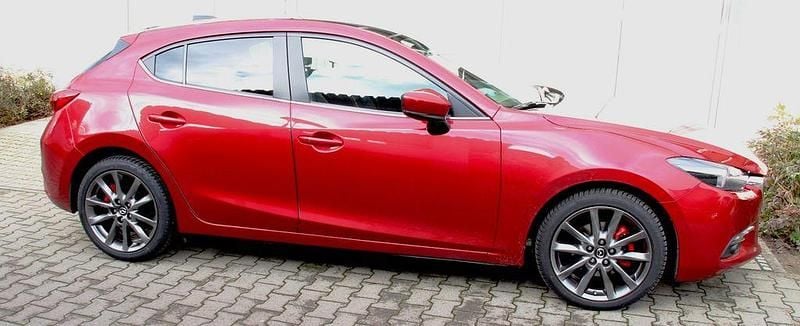 Rot Gebraucht 2018 Mazda 3 Signature Limousine | 14.500 € (Superpreis) - Bild 1/4