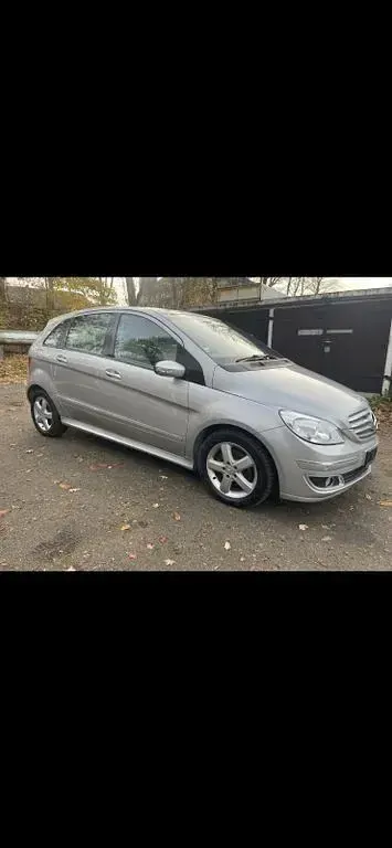 Gebraucht Mercedes B180 109 PS (80 kW) 2005 Silber Van / Kleinbus