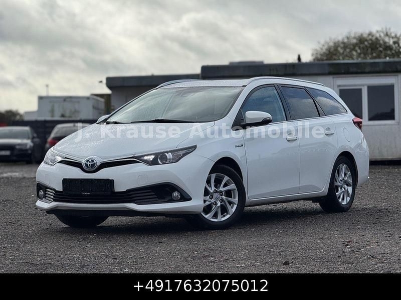 Weiß Gebraucht 2018 Toyota Auris Touring Sports Comfort Kombi | 11.305 € (Superpreis) - Bild 1/3