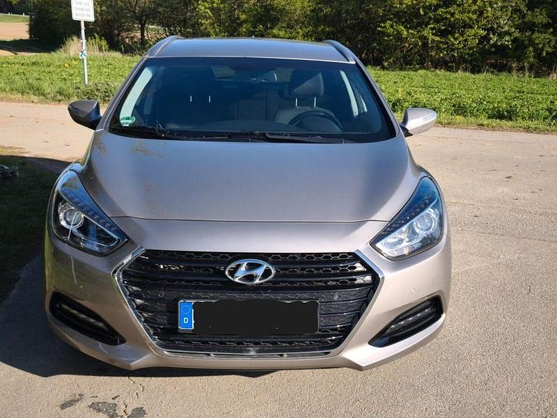 Gebraucht Hyundai i40 Trend 141 PS (103 kW) 2016 Beige Limousine