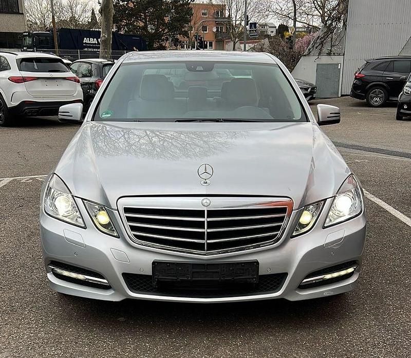 Silber Gebraucht 2012 Mercedes E250 Avantgarde Limousine | 12.900 € (Guter Preis) - Bild 1/4