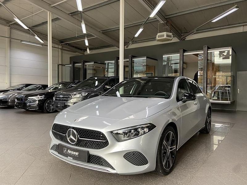 Iridiumsilber metalliclack (metallic) Gebraucht 2023 Mercedes A180 Progressive Limousine | 26.990 € (Fairer Preis) - Bild 1/4