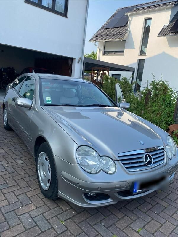 Grau Gebraucht 2004 Mercedes C200 Coupé | 2.300 € - Bild 1/4