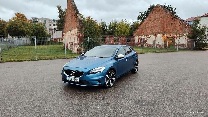 Gebraucht Volvo V40 R-Design 120 PS (88 kW) 2017 Blau Limousine