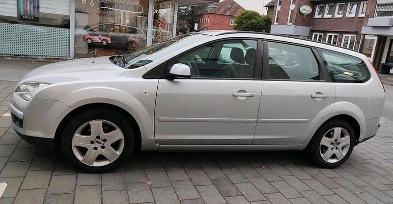 Silber Gebraucht 2007 Ford Focus Style Kombi | 3.000 € (Teuer) - Bild 1/4