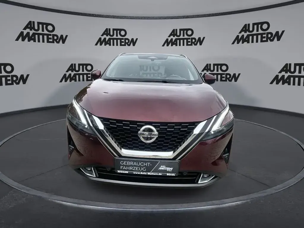 Gebraucht Nissan Qashqai Tekna 140 PS (102 kW) 2022 Burgundy (metallic) SUV