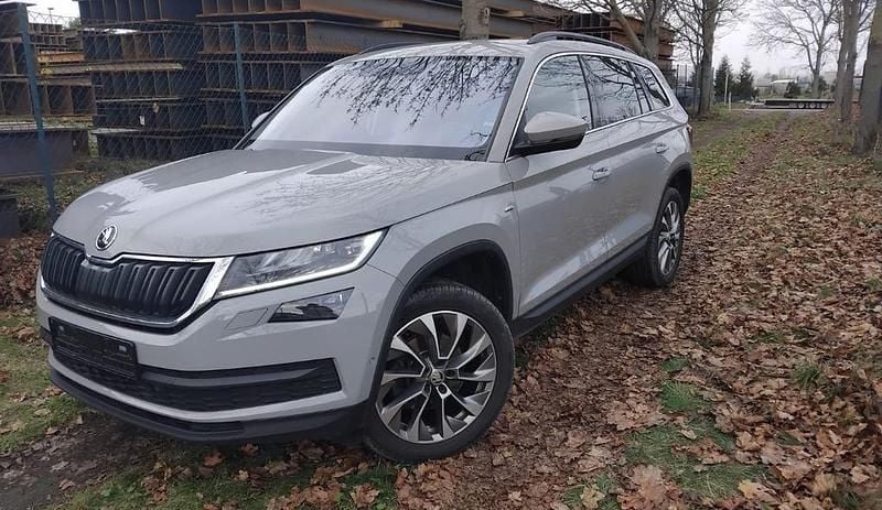 Grau Gebraucht 2021 Skoda Kodiaq Clever SUV | 22.250 € (Superpreis) - Bild 1/4