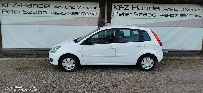 Gebraucht Ford Fiesta Style 68 PS (50 kW) 2007 Frostweiß Kleinwagen