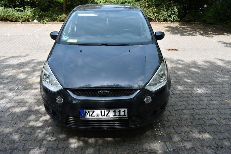 Grau Gebraucht 2008 Ford S-MAX Trend Van / Kleinbus | 4.500 € (Fairer Preis) - Bild 1/4
