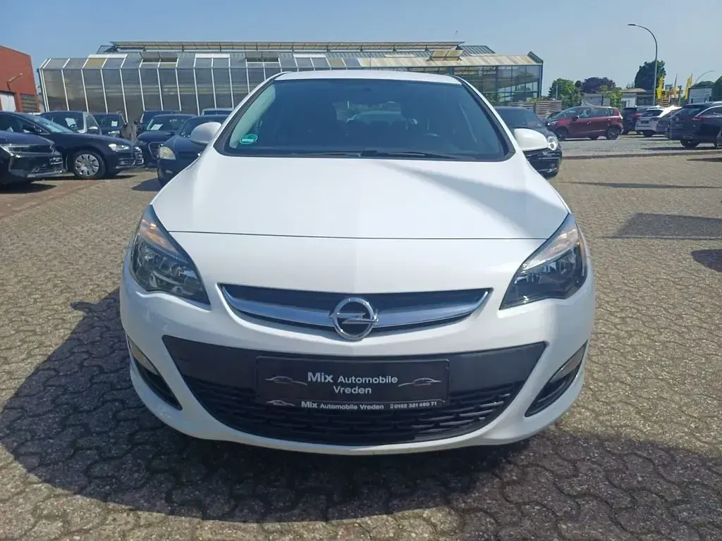 Gebraucht Opel Astra Selection 116 PS (85 kW) 2015 Weiß Limousine