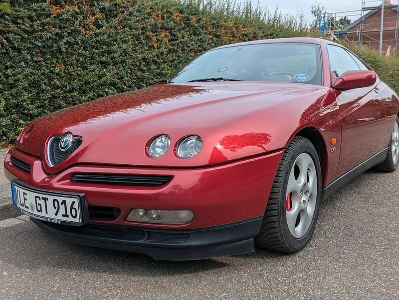 Rot Gebraucht 1998 Alfa Romeo GTV Lusso Coupé | 15.000 € (Fairer Preis) - Bild 1/4