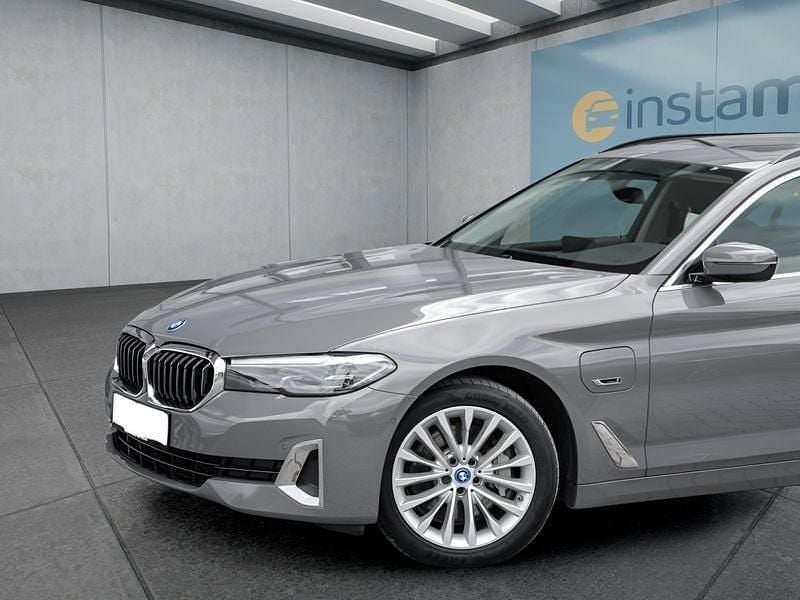 Grau Gebraucht 2022 BMW 530 Kombi | 33.399 € (Guter Preis) - Bild 1/4