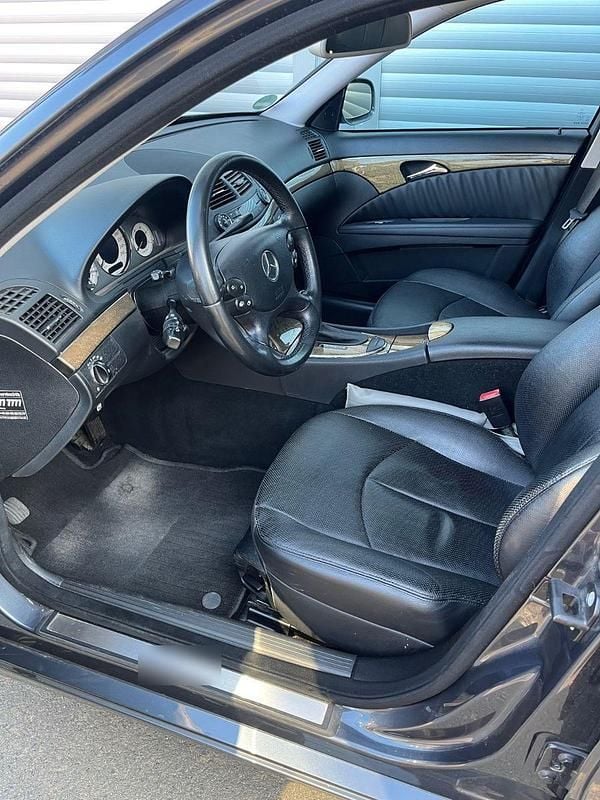 Gebraucht Mercedes E220 Avantgarde 170 PS (125 kW) 2009 Grau Kombi